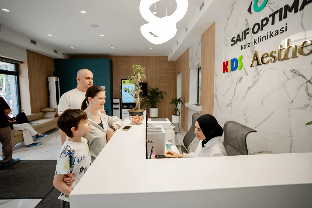 SAIF OPTIMA KIDS — семья на ресепшн